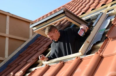 Pose de fenêtres de toit Velux à Laguian-Mazous